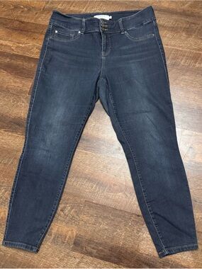 Torrid Size 18R Jeans Mid Rise Stretch Denim Dark Wash Plus Size